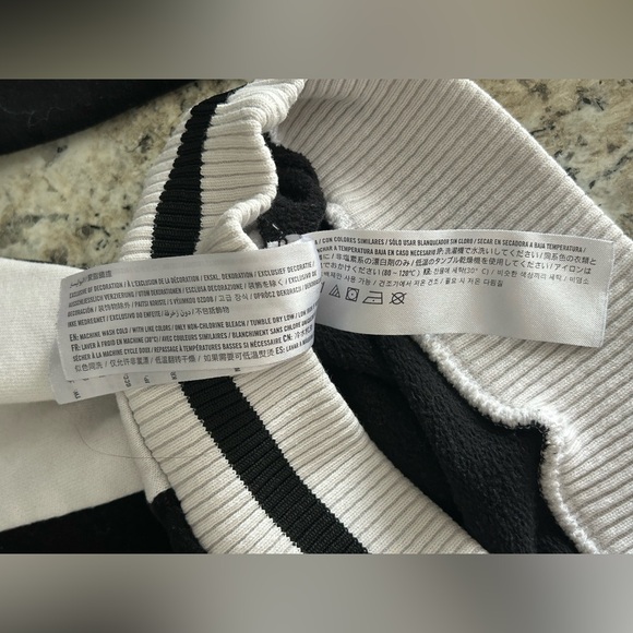 Hollister Black White Colorblock Cropped Sweater Knit Size M - Picture 8 of 11